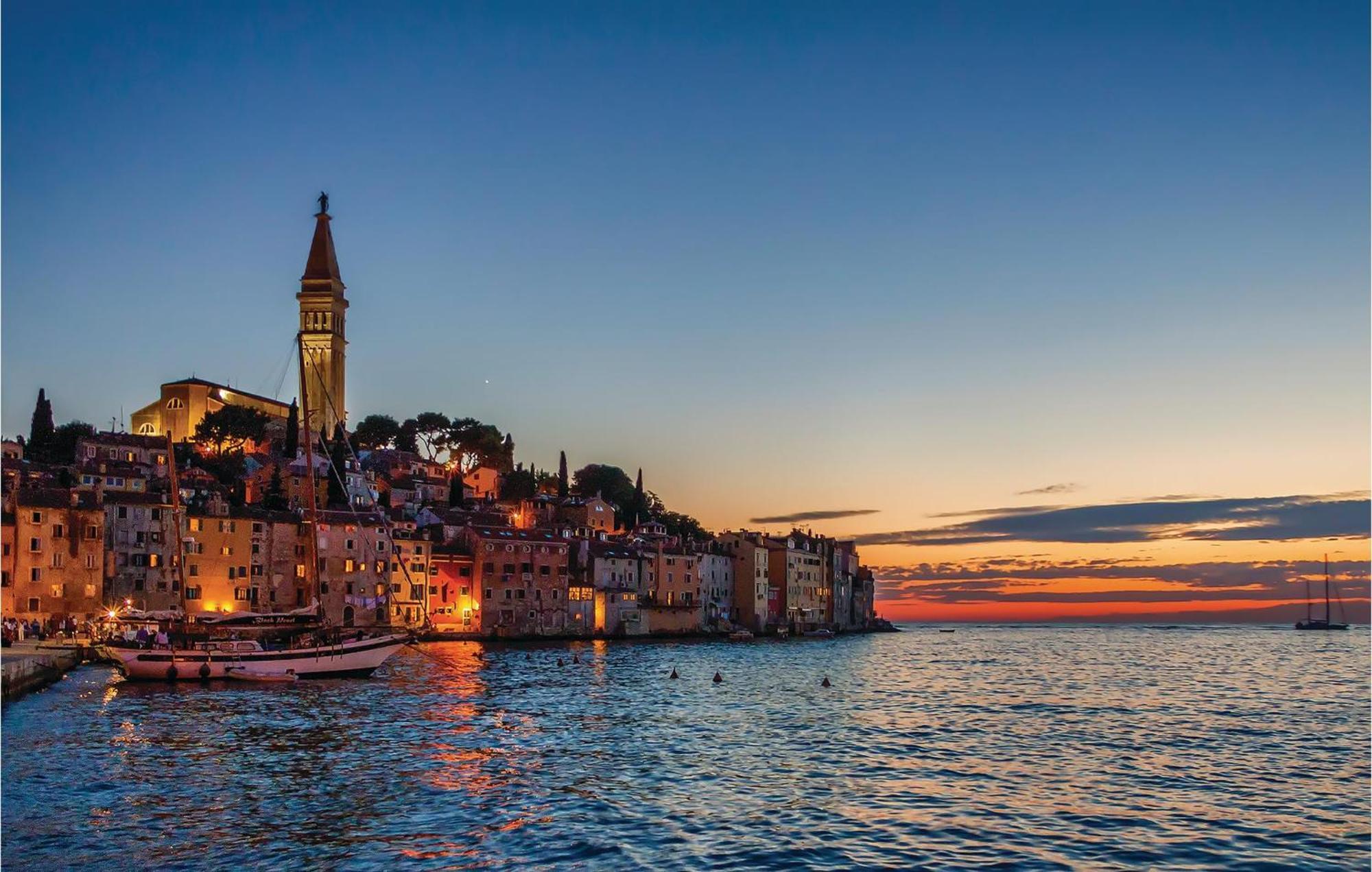 Amazing Apartment In Rovinj With Wifi Extérieur photo